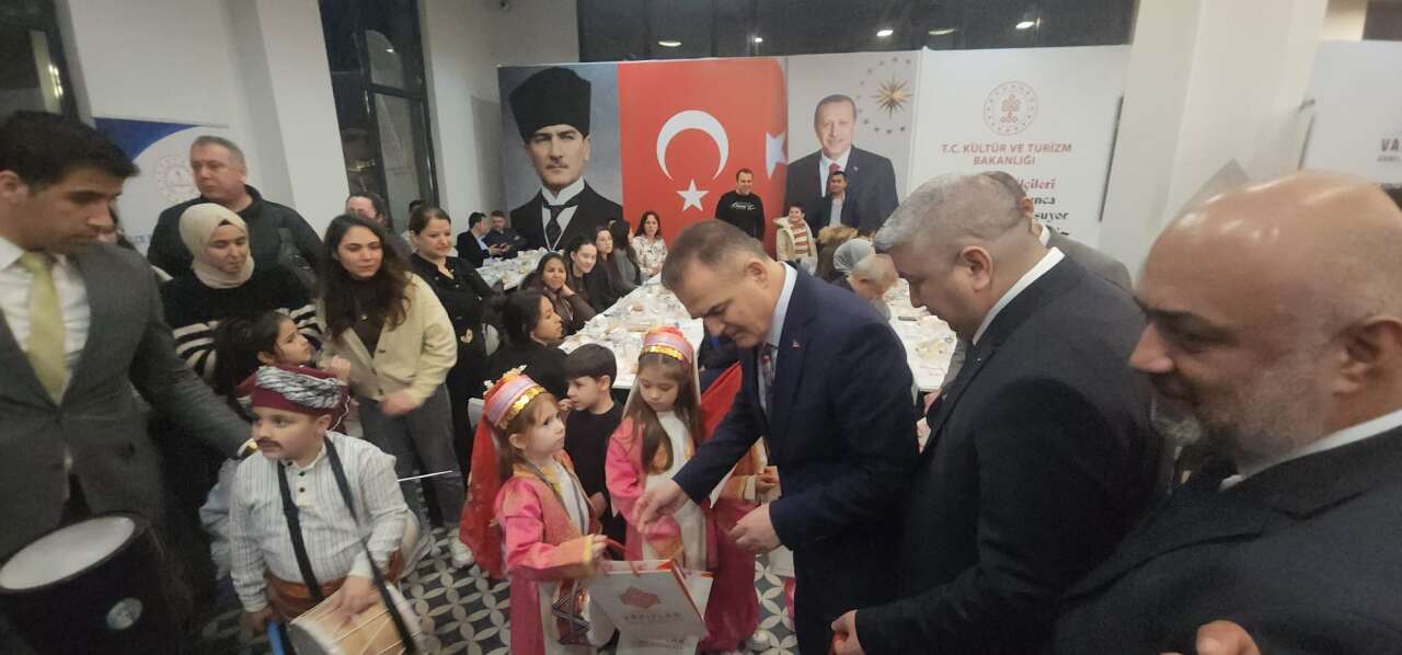 Muğla Valisi Akbıyık, Yatağan Millet Bahçesi’nde Gençlerle İftarda Buluştu 1